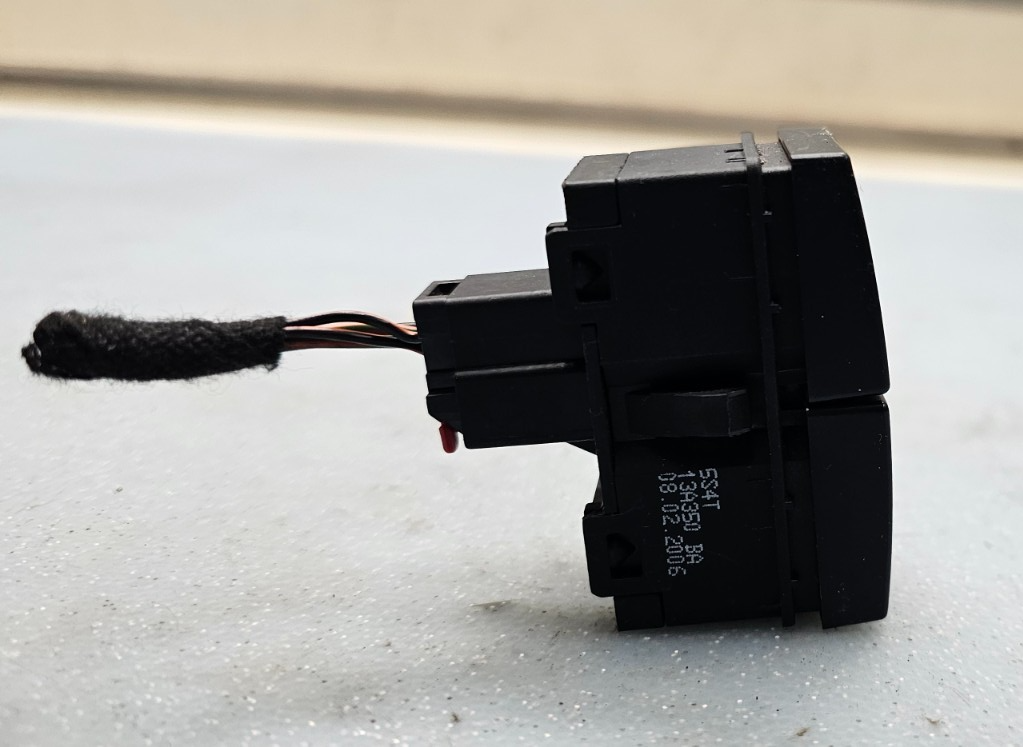 🔥05-07 FORD Focus Emergency Hazard Light Flasher Button Control Switch BLACK