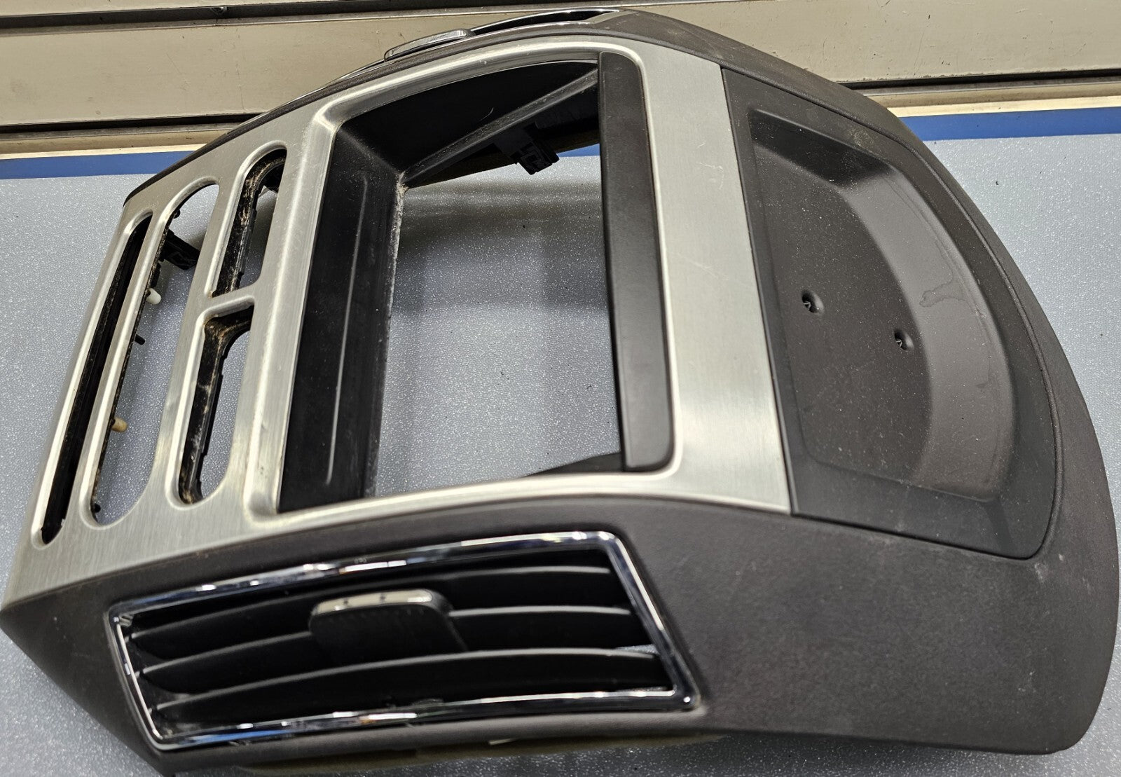 07-10 Ford Edge Center Front Dash Radio Bezel Trim Instrument Panel Climate Gray