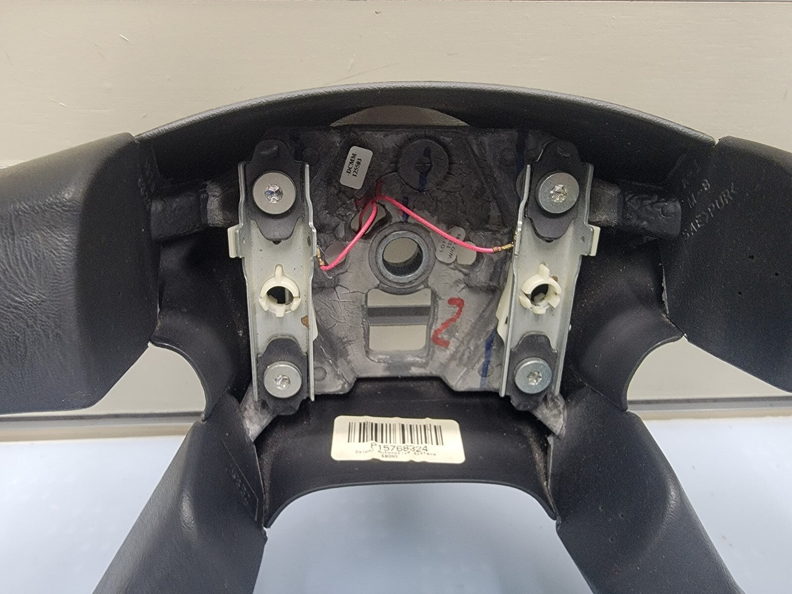 02-09 Trailblazer Envoy03-06 SILVERADO SIERRA YUKON STEERING WHEEL LEATHER BLACK