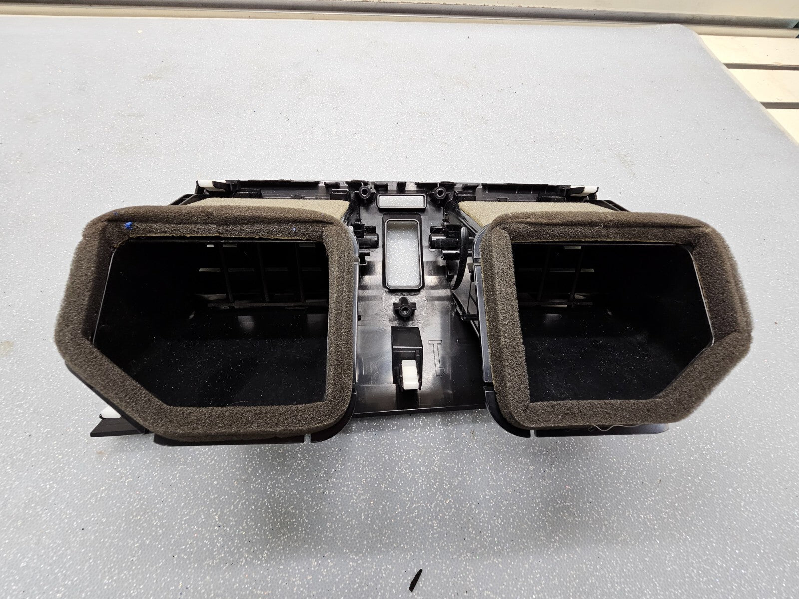 10-13 MAZDA 3 CENTER DASH AIR VENT BEZEL A/C HEATER TEMPERATURE TRIM PANEL BLACK
