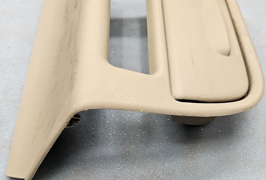 🔥99-02 SILVERADO TAHOE SIERRA CENTER CONSOLE FRONT LOWER BEZEL STORAGE TAN