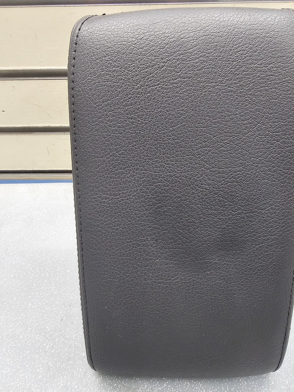 01-05 Volkswagen Passat Front Center Console Cover Lid Armrest Top Pad Black OEM