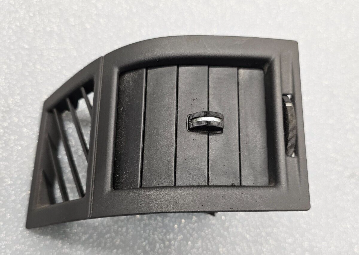 2005-2010 Chrysler 300 300C Dash A/C Heater Air Vet Front RIGHT BLACK VT42