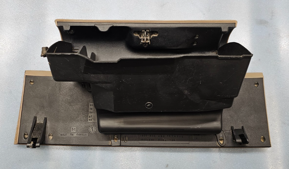 95-99 CHEVY GMC TRUCK SILVERADOC/K Glove Box Storage Compartment Assembly TAN G2