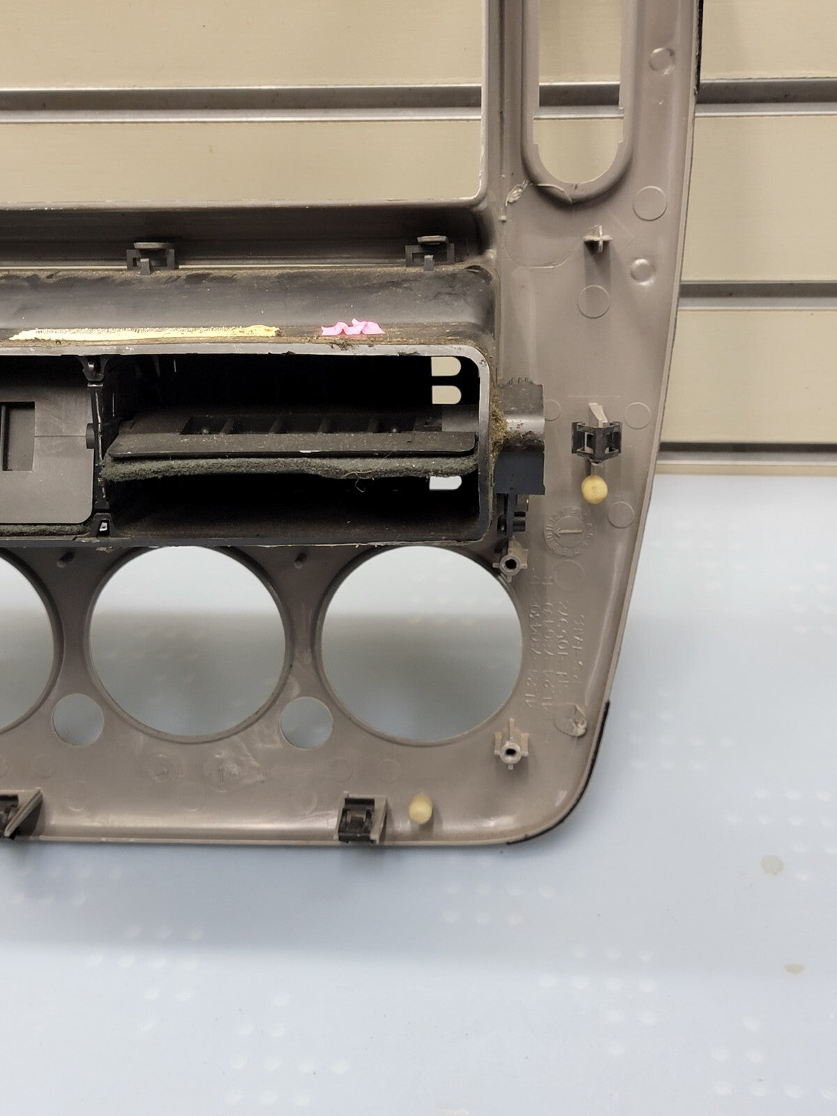 02-05 FORD EXPLORER RADIO AUDIO CLIMATE TEMPERATURE CONTROL BEZEL TRIM silver