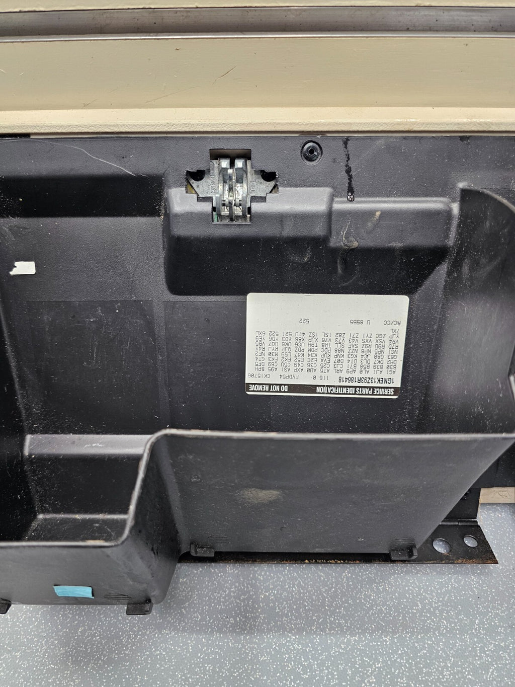 99-06 SILVERADO SIERRA Dash GLOVE BOX Storage Compartment Assembly Light TAN G3