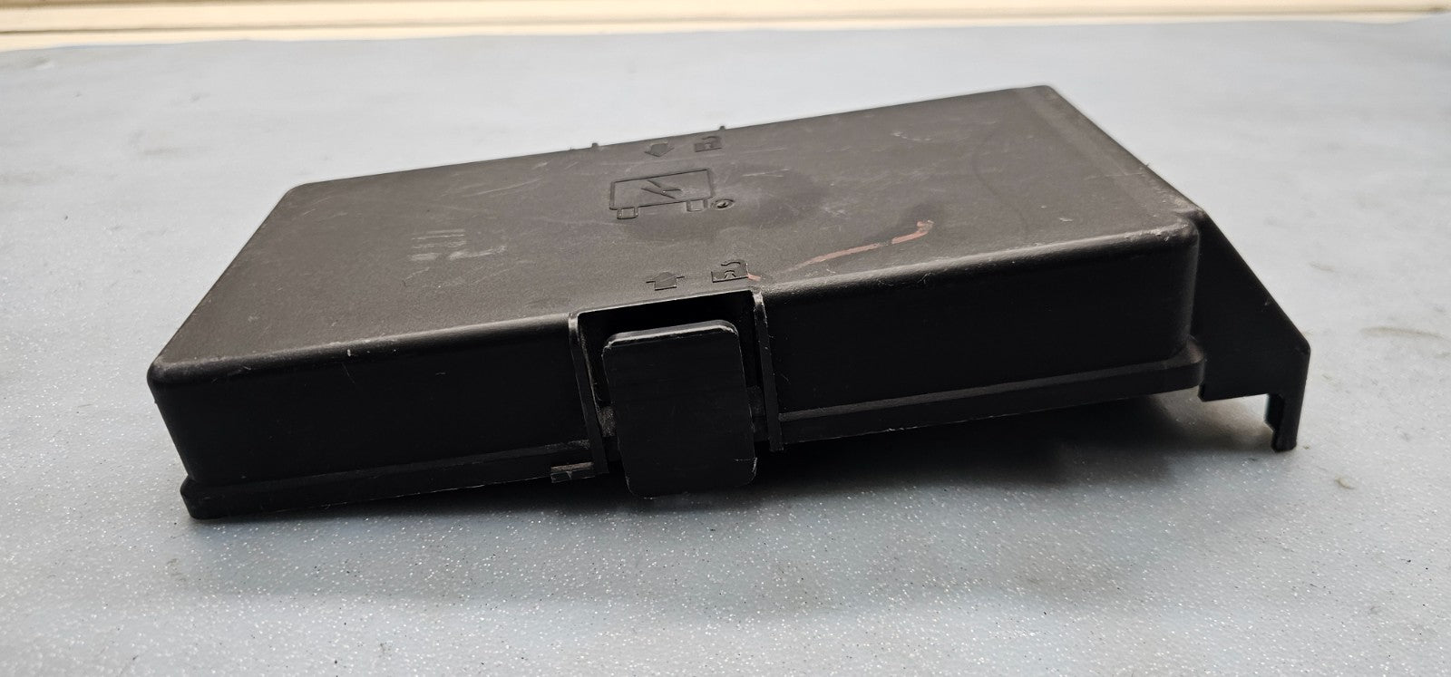 🔥07-12 Chevy Malibu G6 AURA Fuse Box Cover Lid Top Engine Bay OEM V93