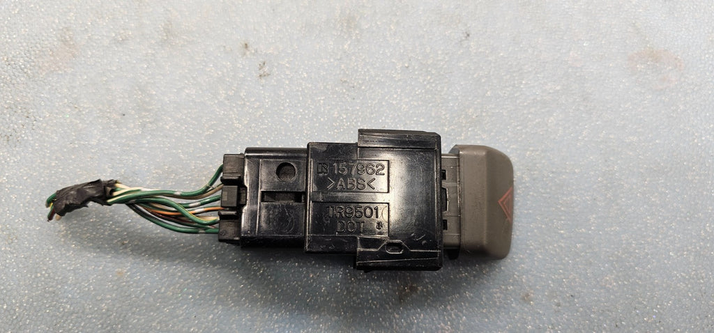 98-02 COROLLA 05-10 AVALON HAZARD EMERGENCY LIGHT SWITCH DRIVER ASSEMBLY BLACK