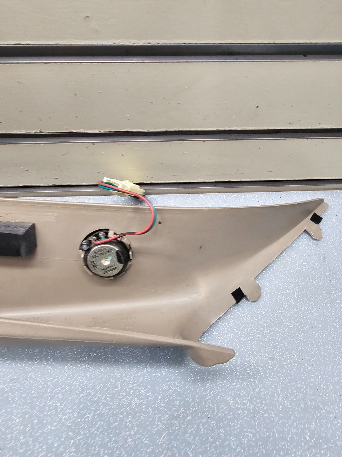 99-06 SILVERADO SIERRA Roof Molding A PILLAR Trim RIGHT Pass Speak LIGHT TAN p3
