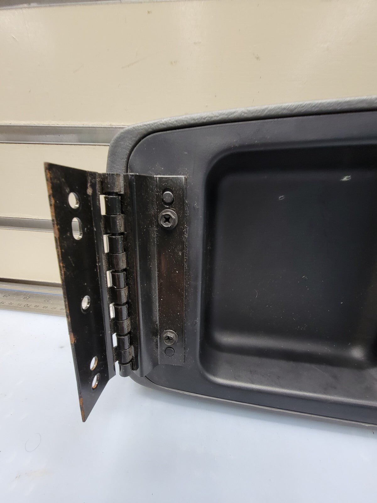 🔥2002-2007 Jeep Liberty Center Console Arm Rest Lid Black OEM