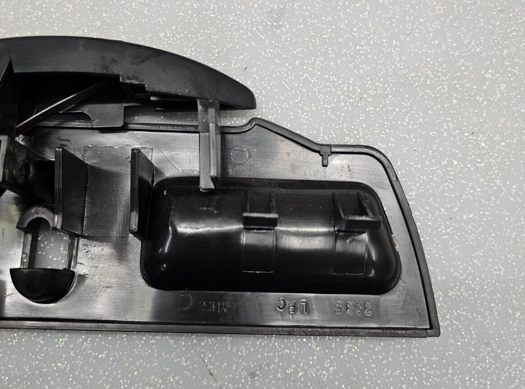 95-06 Silverado Sierra C/K 1500 2500 Center Console Jump Seat Lid Latch Assembly