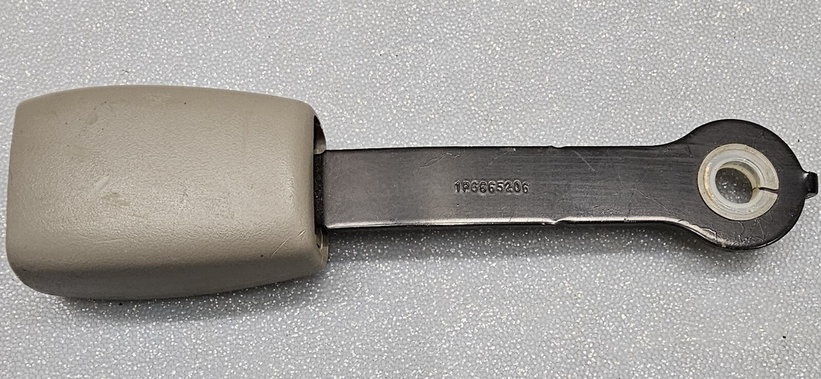 🔥03-06 Escalade Chevy Tahoe Yukon 2nd Second Row Seat Belt Buckle Neutral OEM