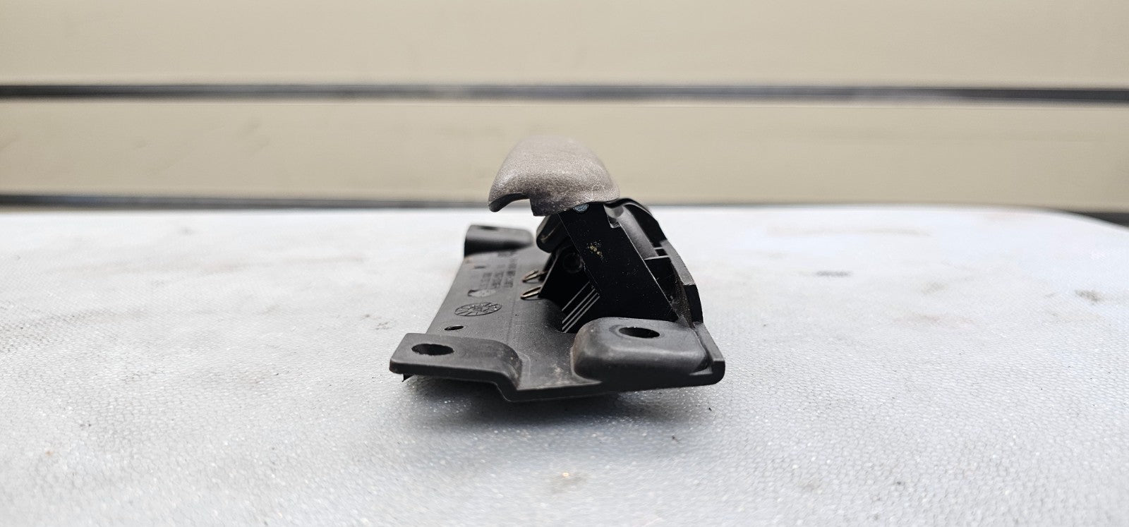 98-01 DODGE RAM 1500 2500 GLOVE COMPAERTMENT BOX HANDLE LATCH DOOR TRUCK PICKUP