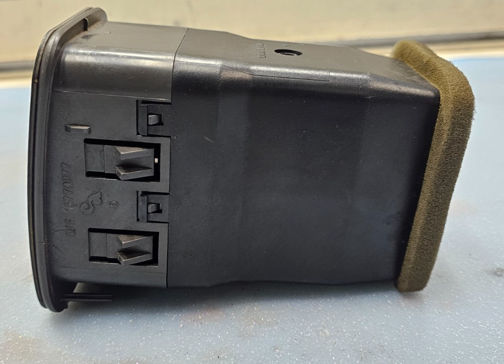 🔥99-06 Silverado Sierra Right Passenger Dash A/C HVAC AC Heater Air Vent Tan