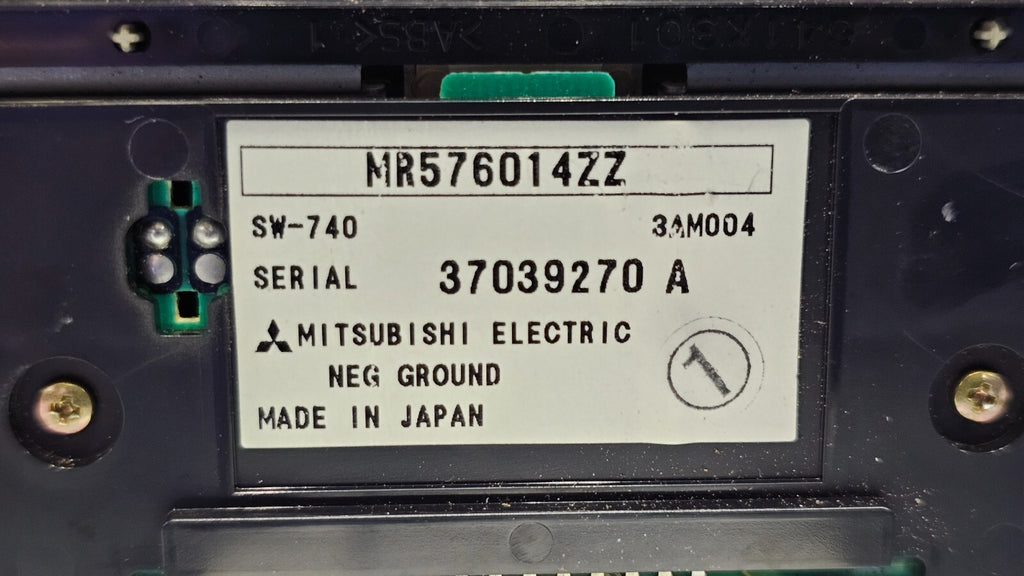 04-05 Mitsubishi ENDEAVOR Dash AM FM Radio CD Player Control Stereo Assembly OEM