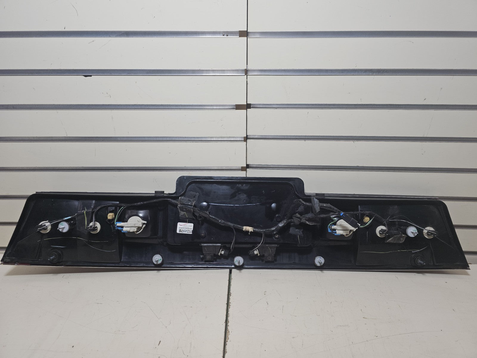 01-05 Buick Century Lid Mounted Center Panel Tail Light Break Light Assembly OEM