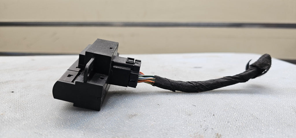 🔥05-10 Chrysler 300 Grand Caravan Hazard Warning Light Control Switch Assembly