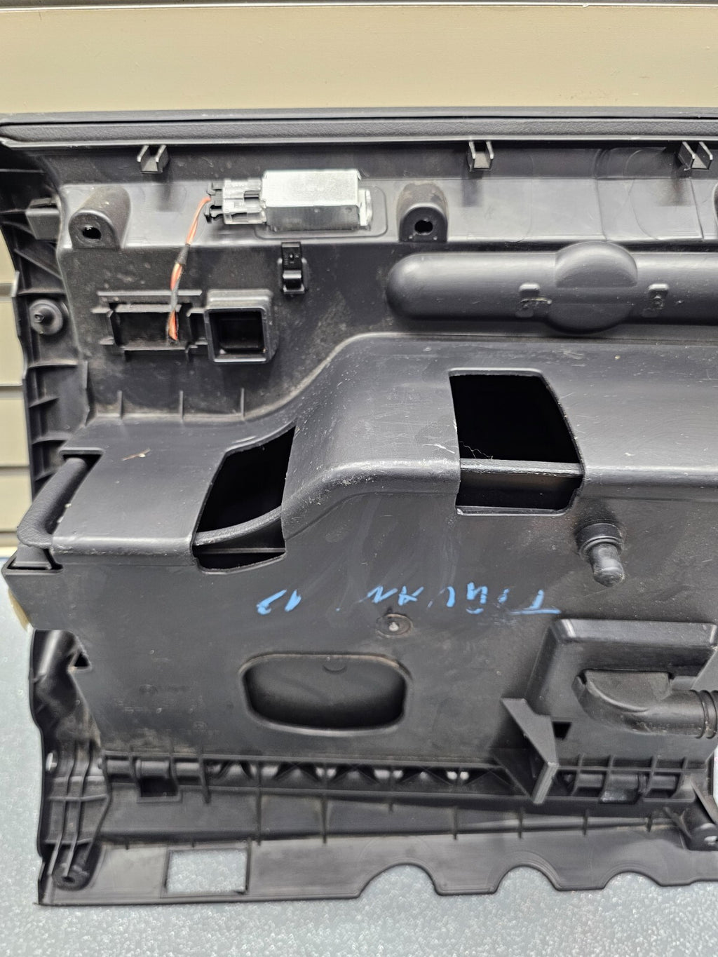 🔥09-18 Volkswagen Tiguan limited Glove Box Storage Compartment Assembly BLACK