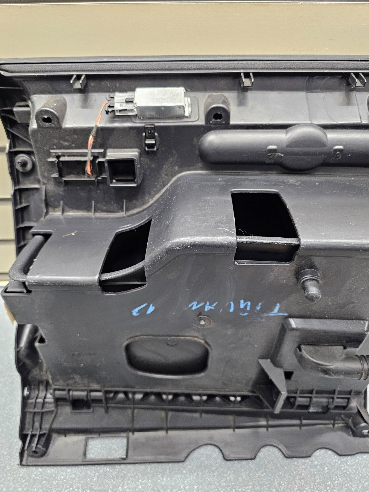 🔥09-18 Volkswagen Tiguan limited Glove Box Storage Compartment Assembly BLACK
