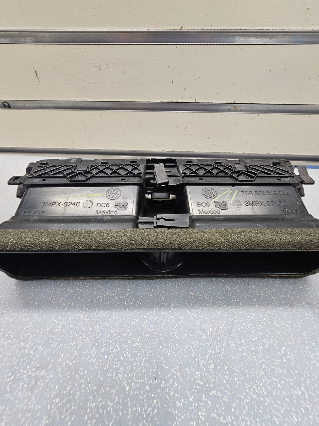 11-14 VOLKSWAGEN VW JETTA CENTER DASH AC HEATER WARMER INTERIOR AIR VENT GRILLE