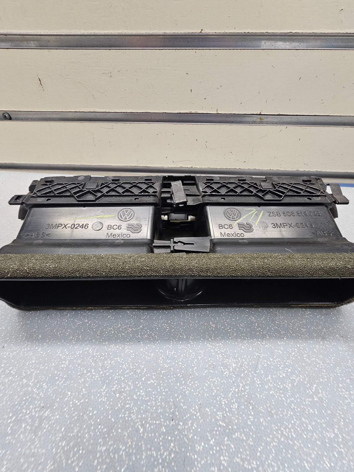 11-14 VOLKSWAGEN VW JETTA CENTER DASH AC HEATER WARMER INTERIOR AIR VENT GRILLE