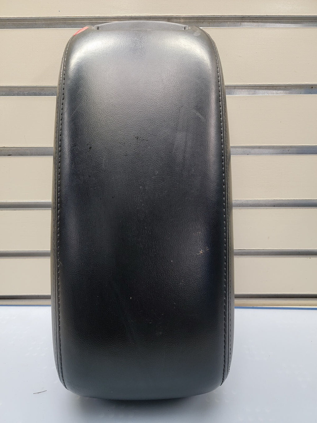 🔥2011-2018 Dodge Journey OEM Cetner Console Lid / Armrest Black Leather