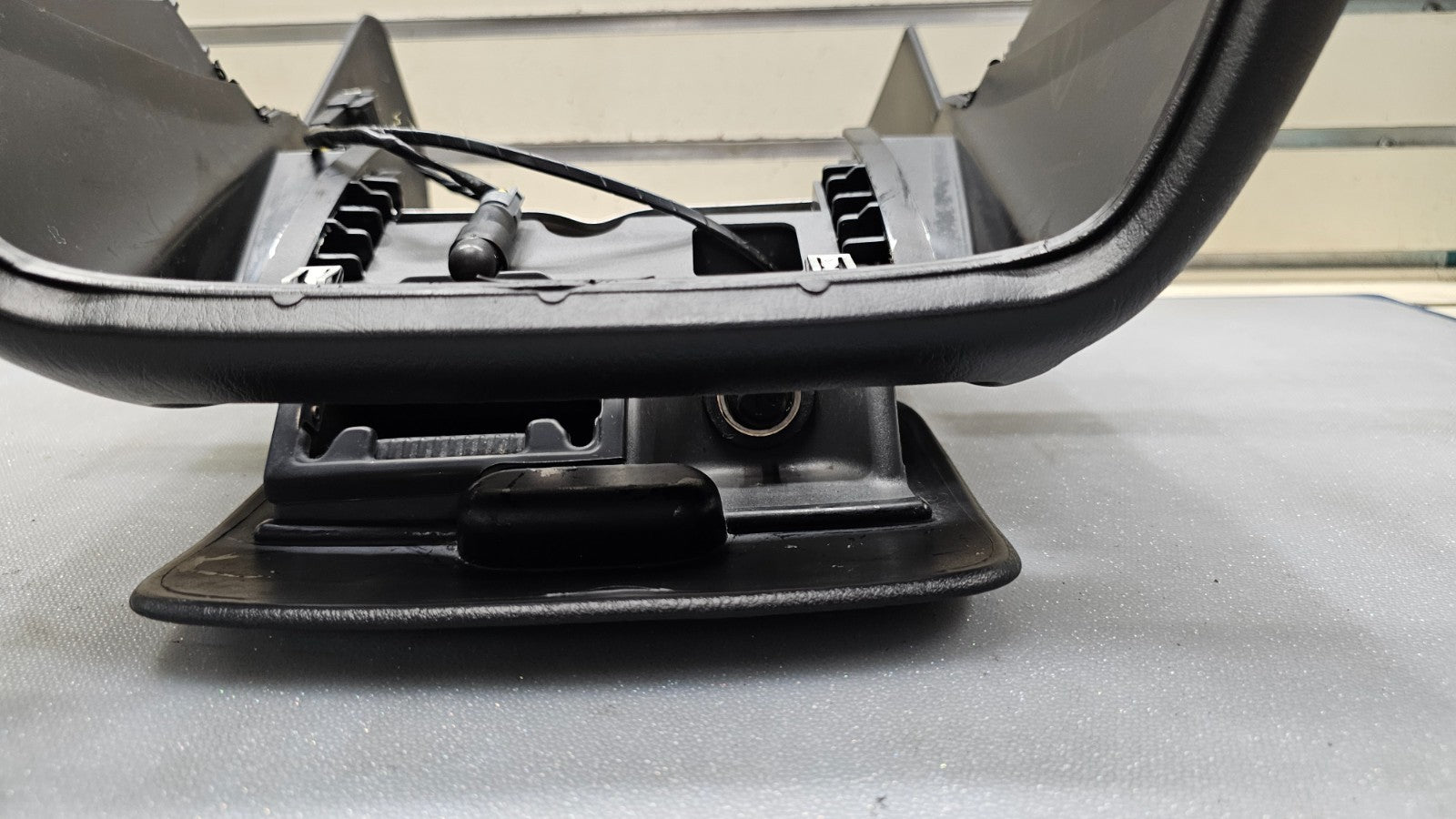 🔥00-05 CADILLAC DEVILLE FRONT ASH TRAY CENTER STORAGE CONSOLE OEM