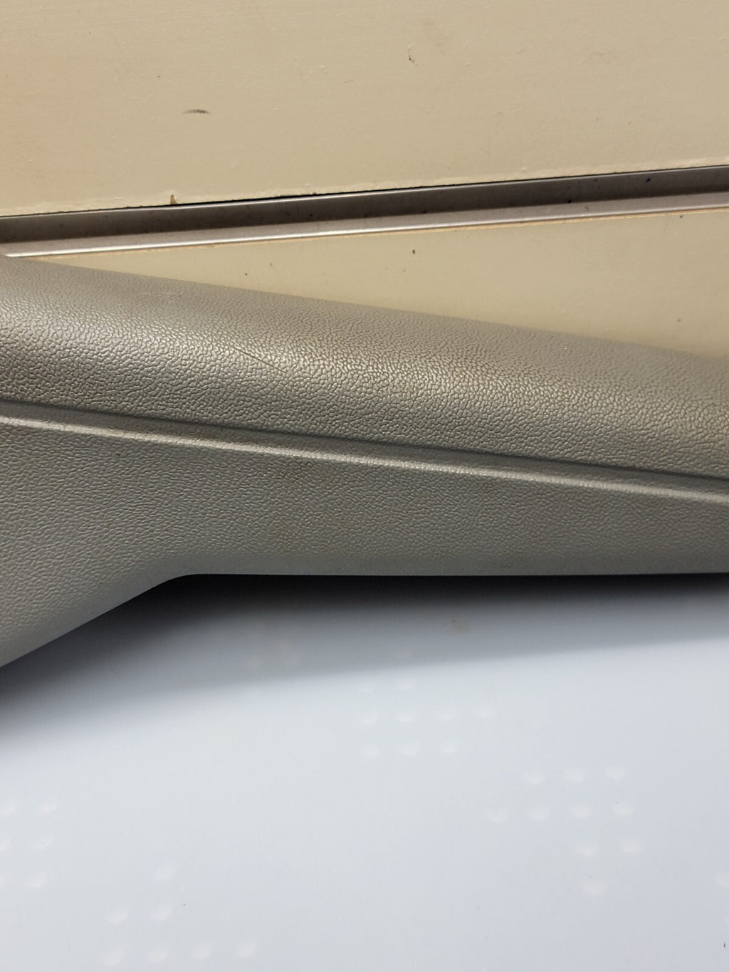 08-11 CARAVAN TOWN & COUNTRY RIGHT PASSENGER SIDE FRONT SEAT ARMREST LIGHT GRAY