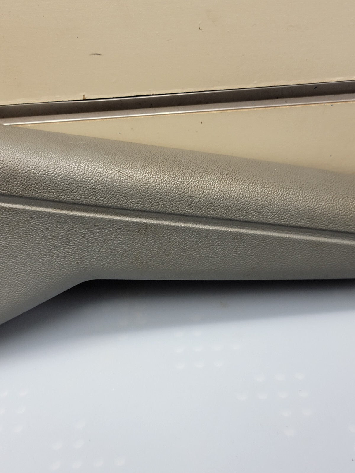 08-11 CARAVAN TOWN & COUNTRY RIGHT PASSENGER SIDE FRONT SEAT ARMREST LIGHT GRAY