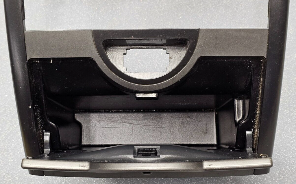 10-11 KIA SOUL PLUS CENTER DASH FM RADIO STEREO DISPLAY TRIM PANEL BEZEL GRAY