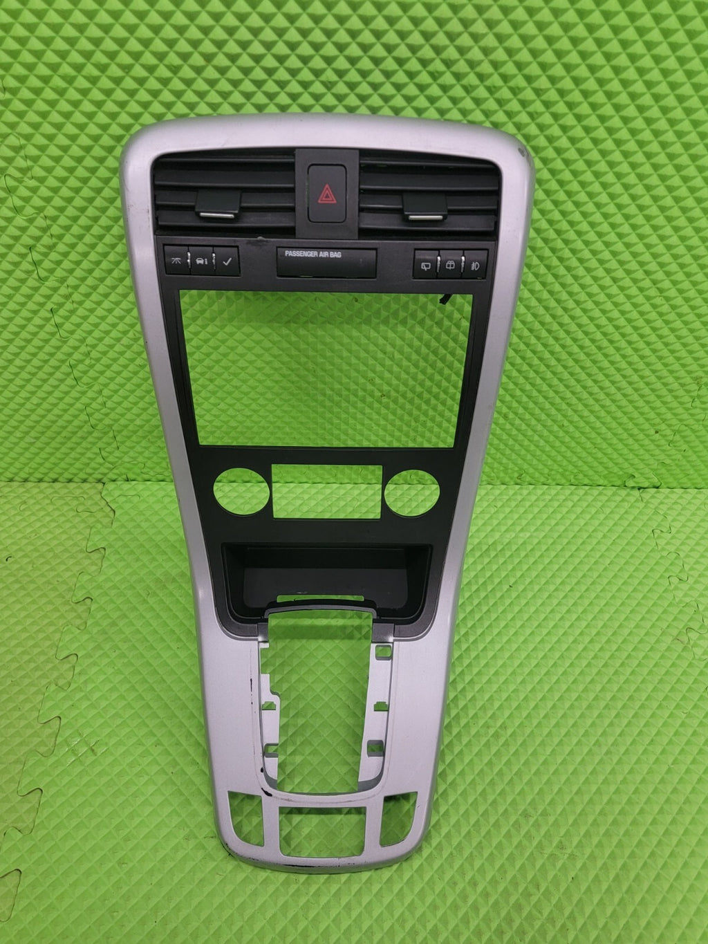 07-09 Equinox Center Dash Radio Climate Stereo Bezel Trim Panel SILVER/BLACK B43