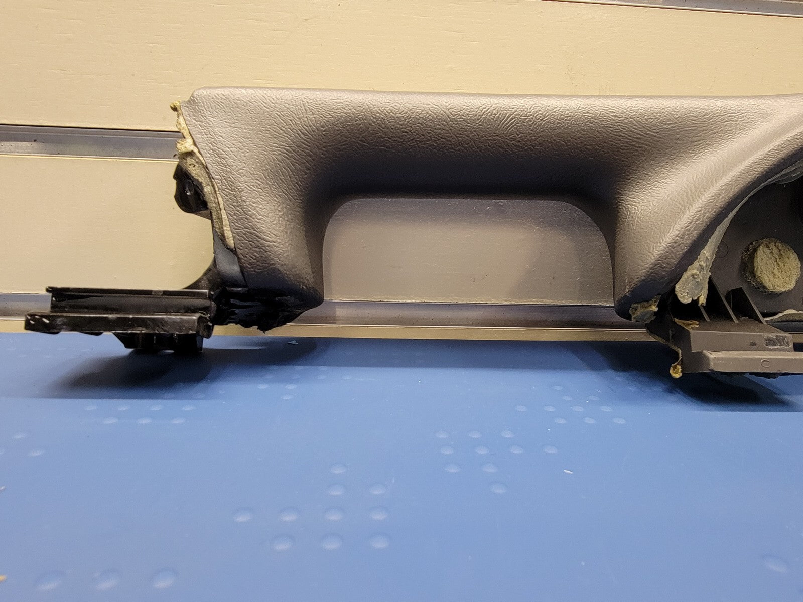 03-06 Silverado SIERRA TAHOE Door Panel ARMREST Front right Handle graphite H2