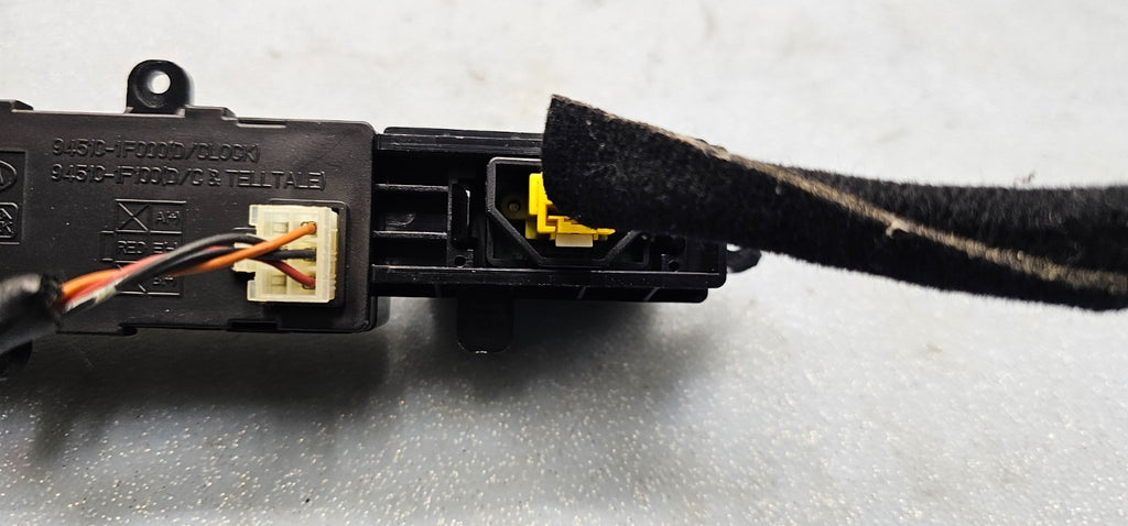 🔥05-09  Kia Sportage Dash Digital Clock HAZARD SWITCH BUTTON Unit
