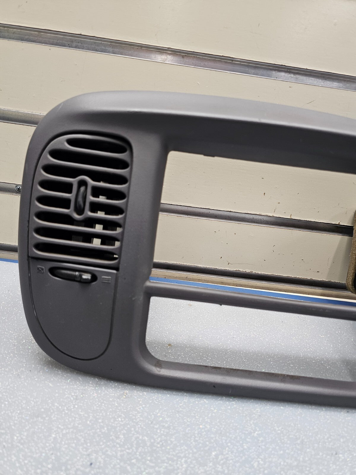 🔥97-03 Ford F150 Center Dash Radio Climate Trim Surround BEZEL Panel Line GRAY