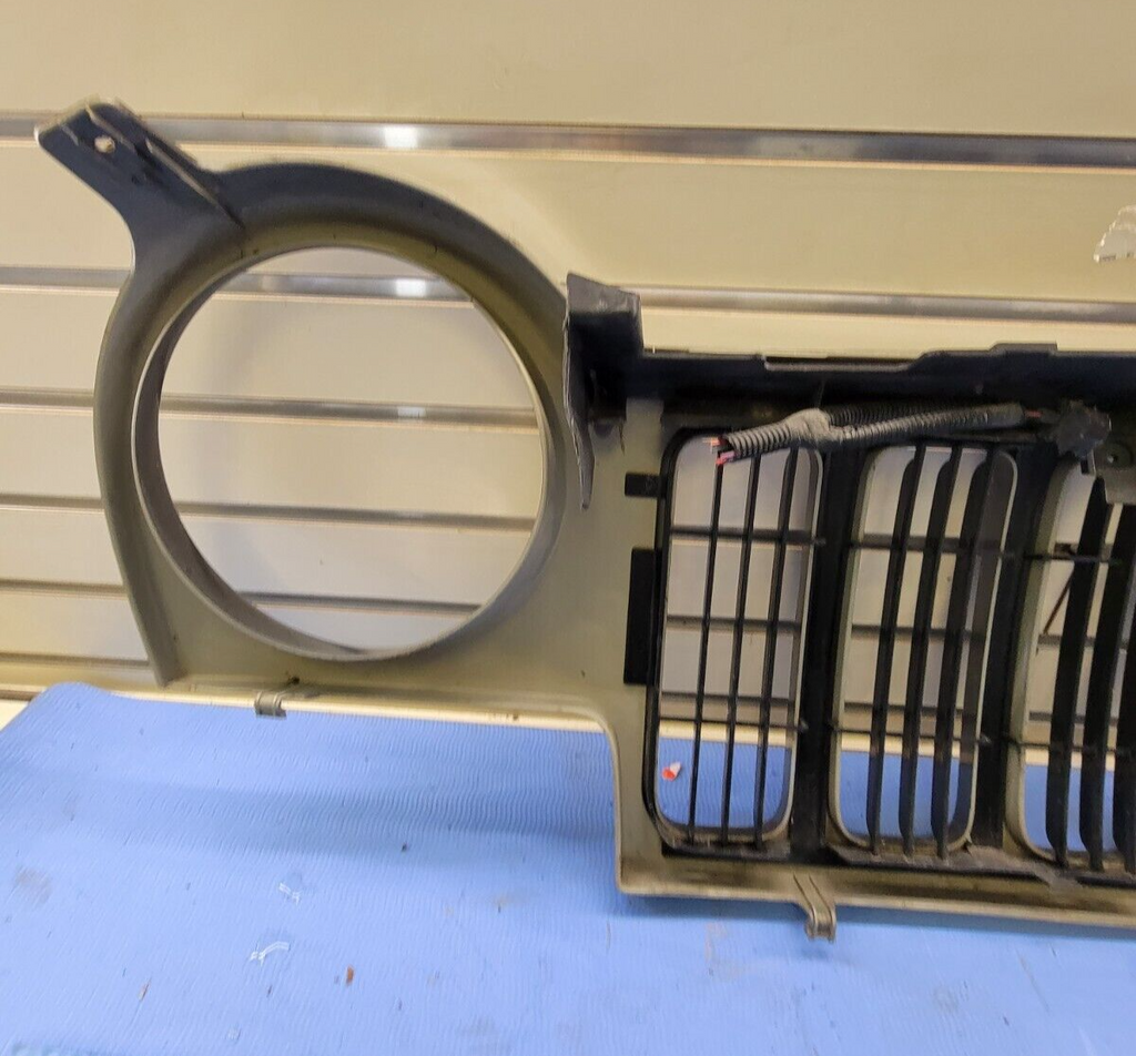 🔥02-04 Jeep Liberty KJ Top Upper Grille Assembly Chrome Genuine Gray OEM