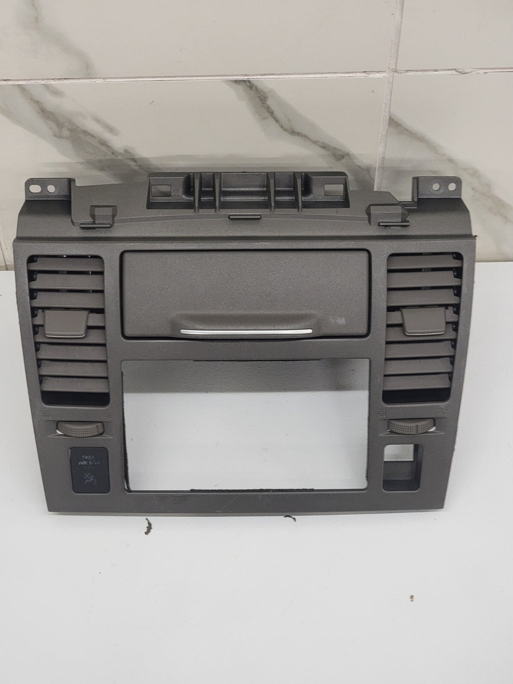 🔥2007-2012Nissan VERSA Dash Radio Bezel GRAY B74