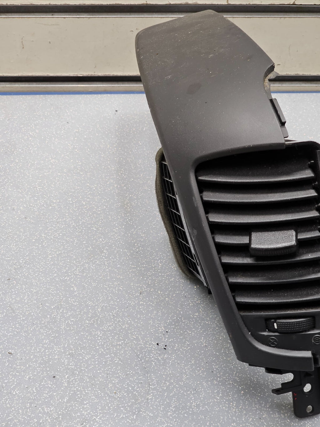 08-09 KIA SORENTO CENTRE DASH LEFT DRIVER AIR VENT HEATER CONDITIONING BLACK OEM