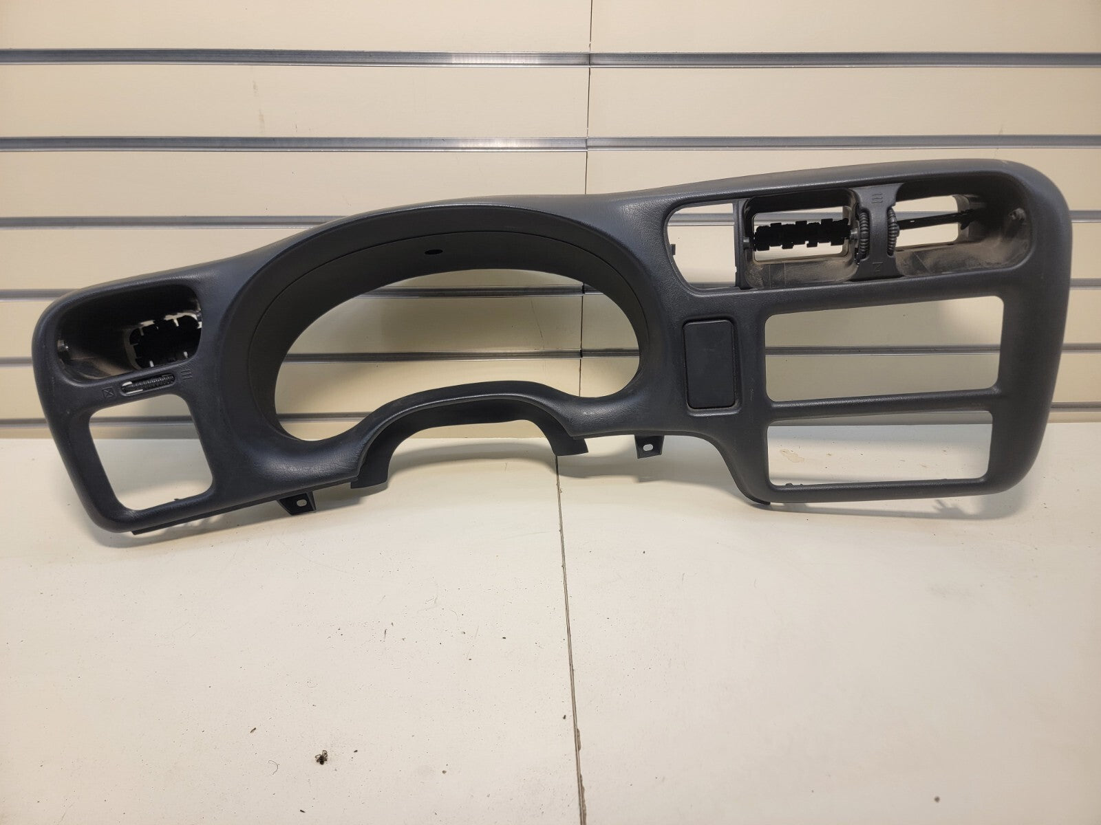 98-04 BLAZER S10 JIMMY SONOMA Cluster Dash Radio Bezel Black C8