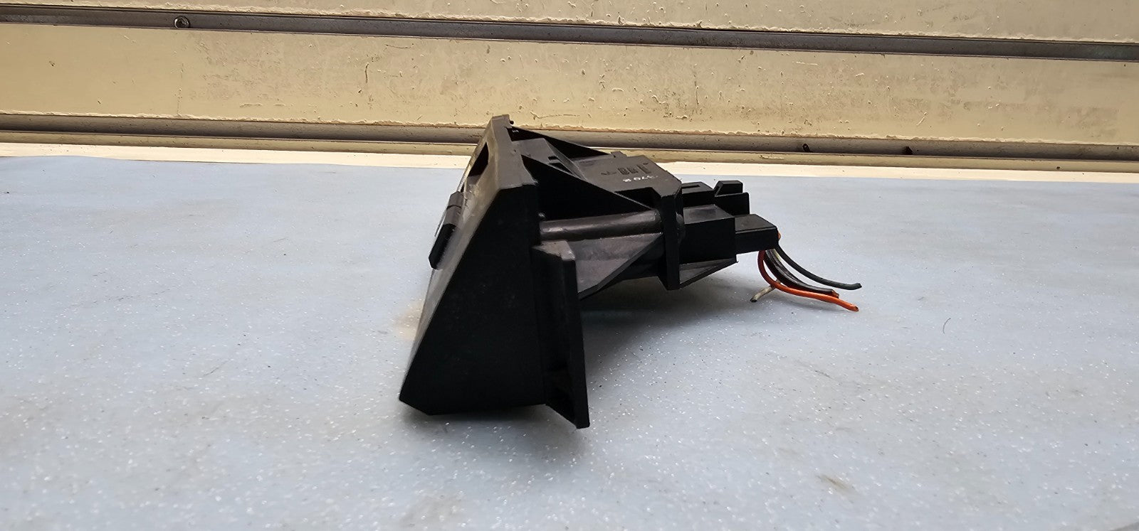 🔥89-91 Town & Country Rear Defroster On-Off Switch Bezel P-body Shadow Sundance