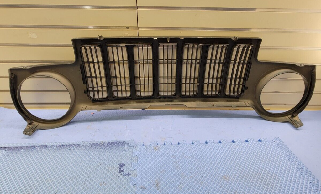 🔥02-04 Jeep Liberty KJ Top Front Upper Grille Assembly Chrome Genuine Gray OEM