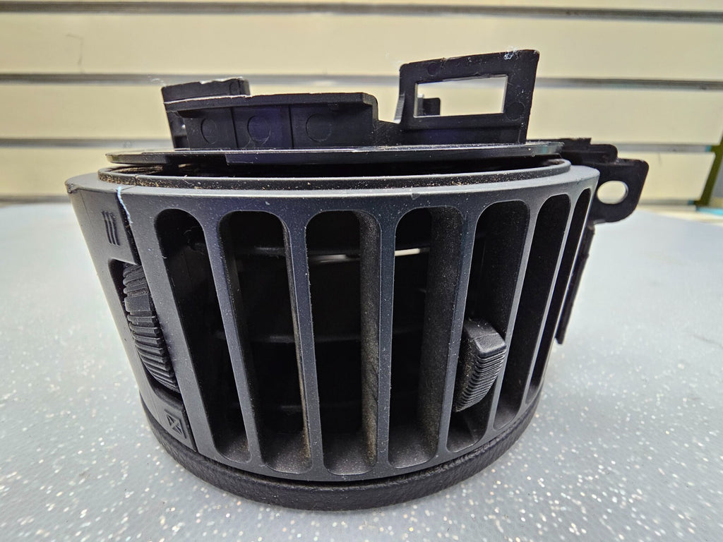 🔥03-06 INFINITI G35 COUPE MIDDLE DASH AIR VENT HEATER CONDITIONING OEM