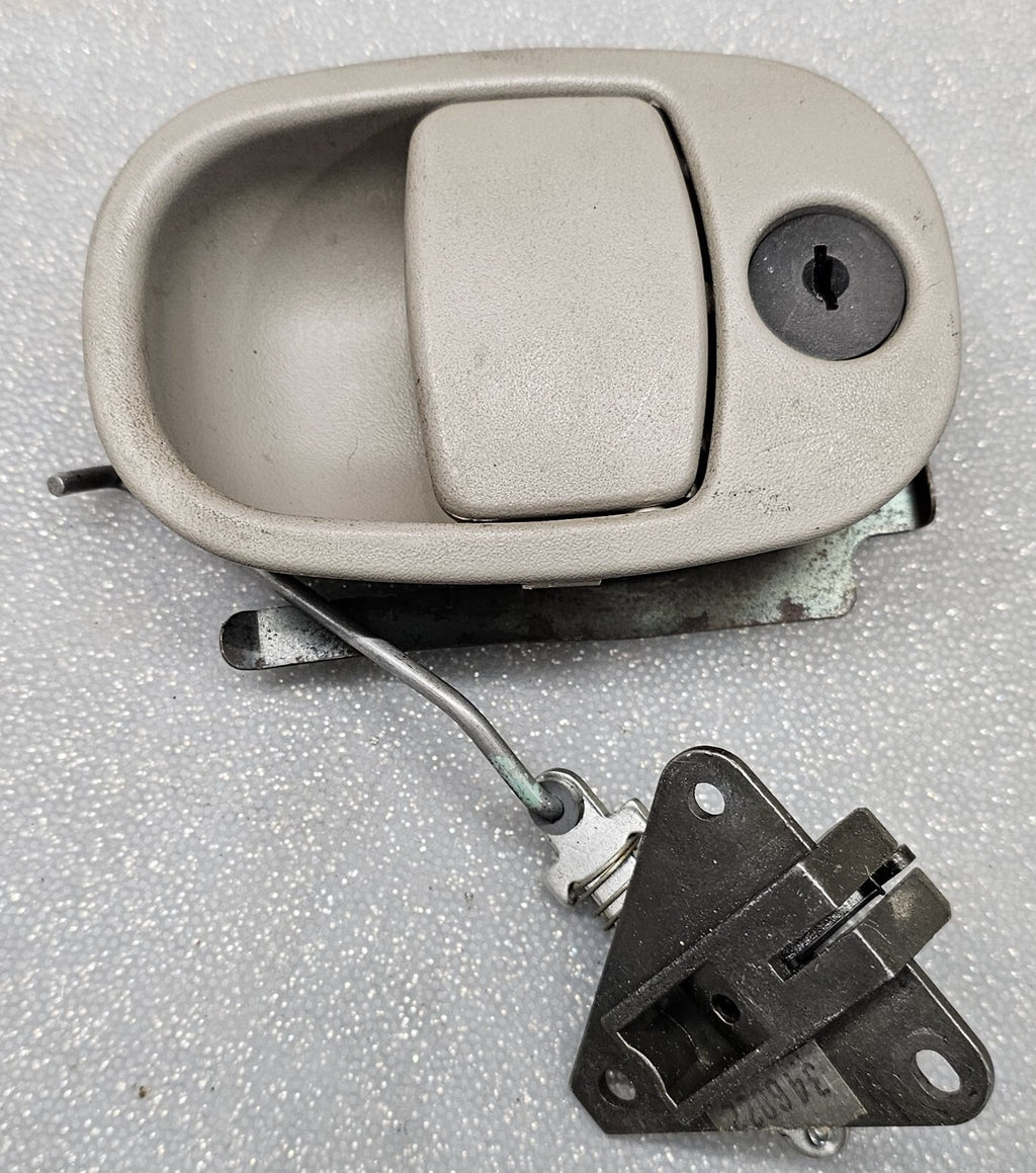 🔥2005-2009 Chevrolet Equinox GLOVE BOX LATCH LIGHT GREY