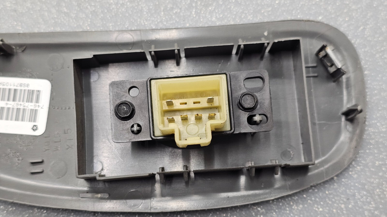 🔥01-07 Caravan Town Country Front Right Passenger Window Door Lock Switch Gray