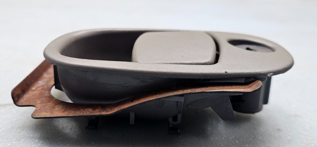 🔥02-05 TRAILBLAZER ENVOY RAINIER GLOVE BOX COMPARTMENT LATCH HANDLE DARK GRAY