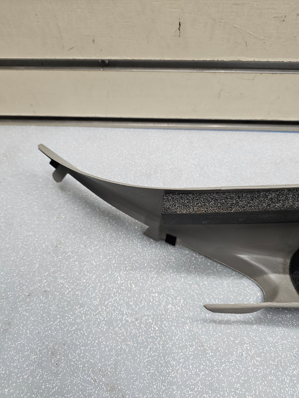 🔥99-06 SILVERADO SIERRA Roof Molding A PILLAR Trim LEFT Driver LIGHT GRAY P3