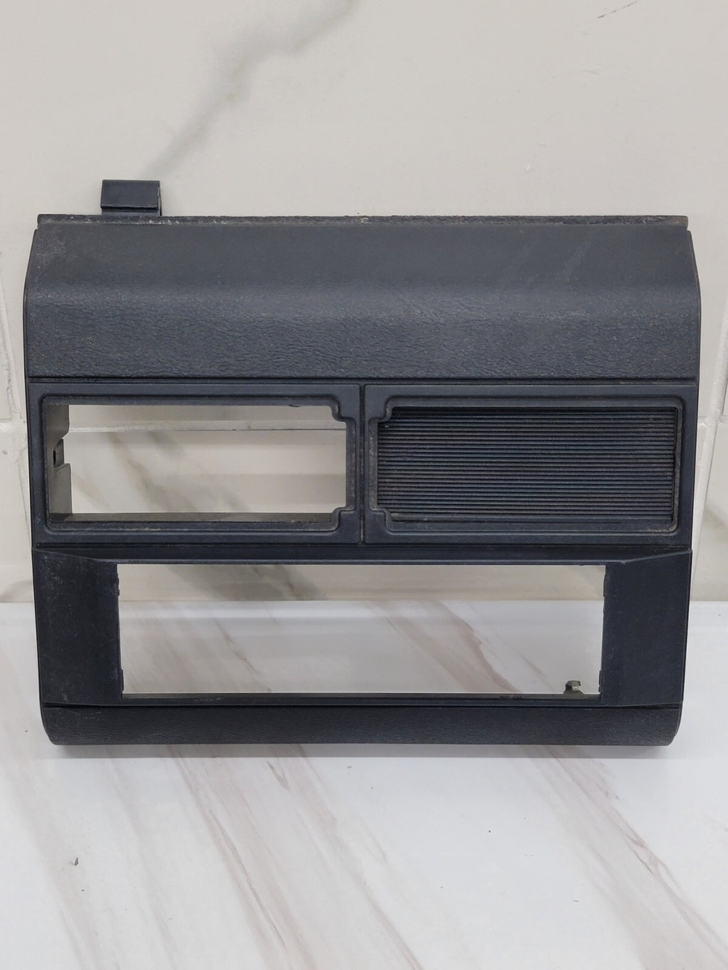 🔥88-94 Chevy GMC Yukon C/K Blazer Dash Am FM Radio Strereo bezel Panel DK GRAY
