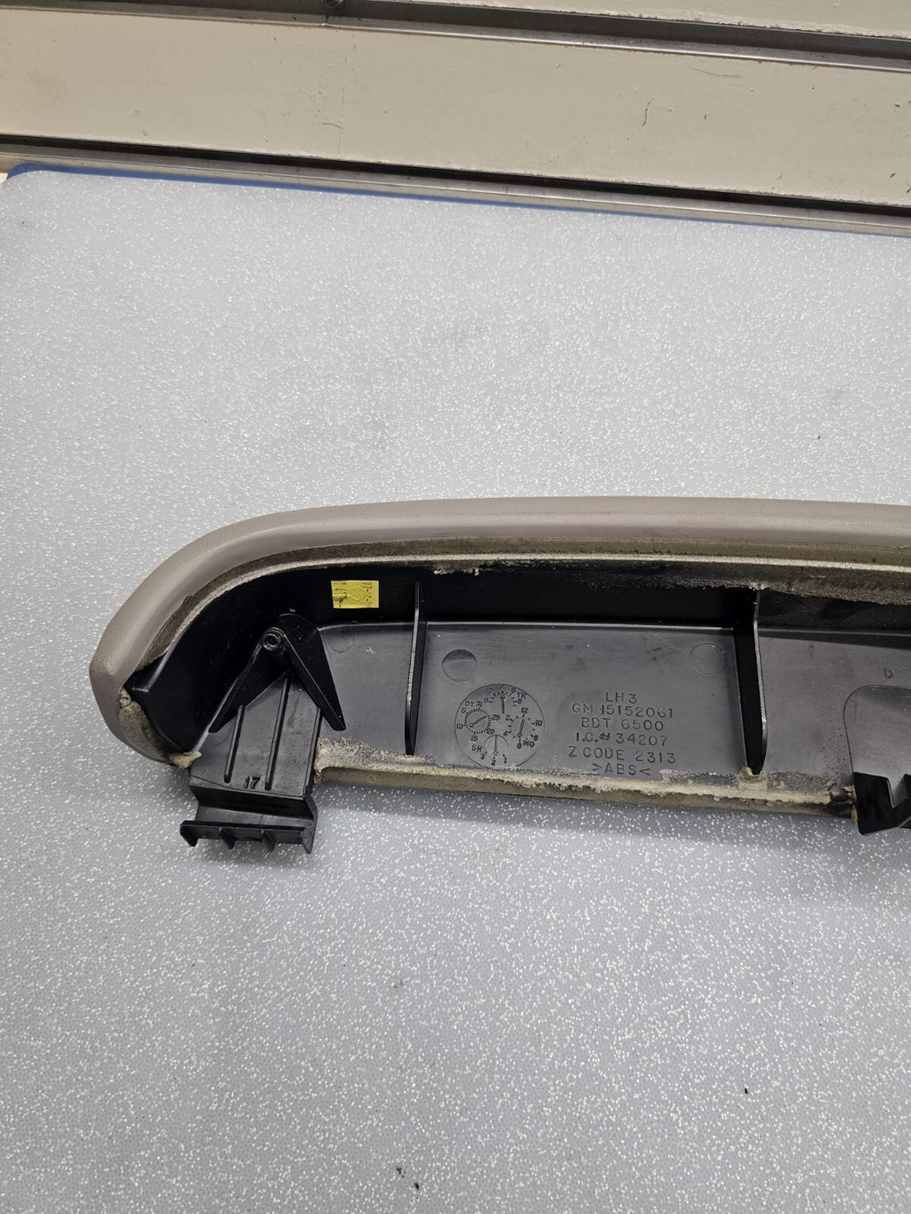 🔥99-06 Silverado SIERRA TAHOE Door Panel ARMREST Rear LEFT Handle LIGHT GRAY H3