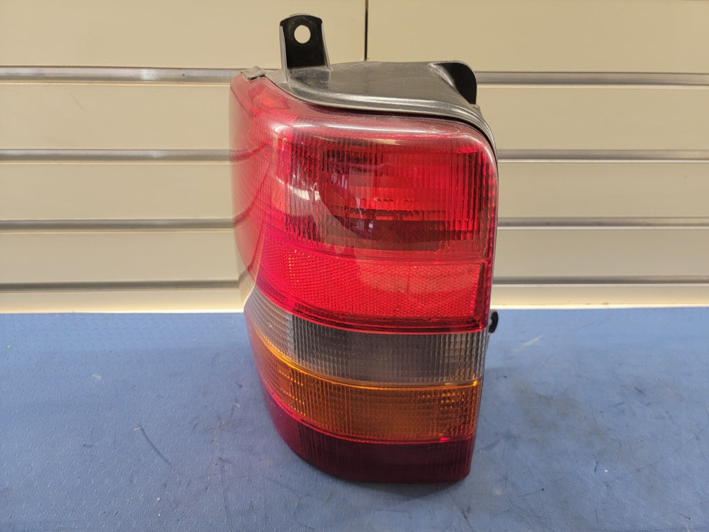 🔥1993-1998 JEEP GRAND CHEROKEE TAIL LIGHT LH DRIVER SIDE OEM USED