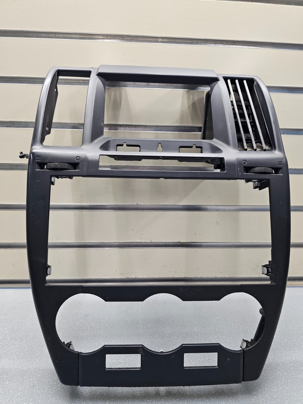 🔥08-15 Land Rover LR2 Dash Center Radio Stereo Display Bezel Trim Panel Gray