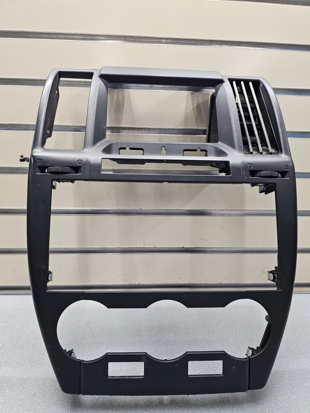 🔥08-15 Land Rover LR2 Dash Center Radio Stereo Display Bezel Trim Panel Gray